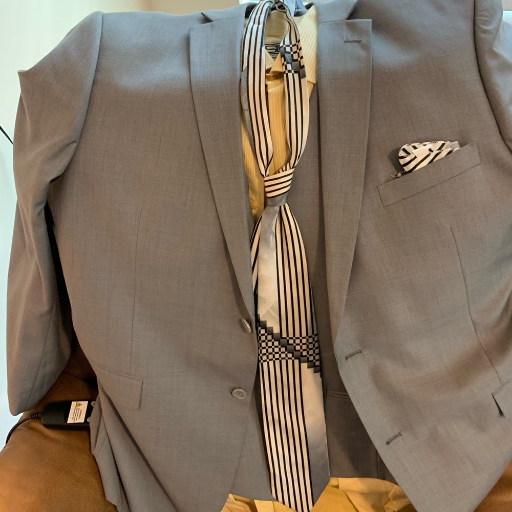 Suits - Picture 2 of 3